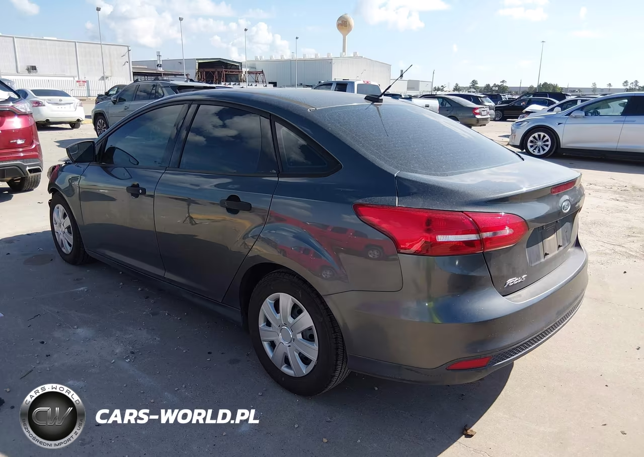 2018 Ford Focus S VIN:1FADP3E29JL216363 - 3