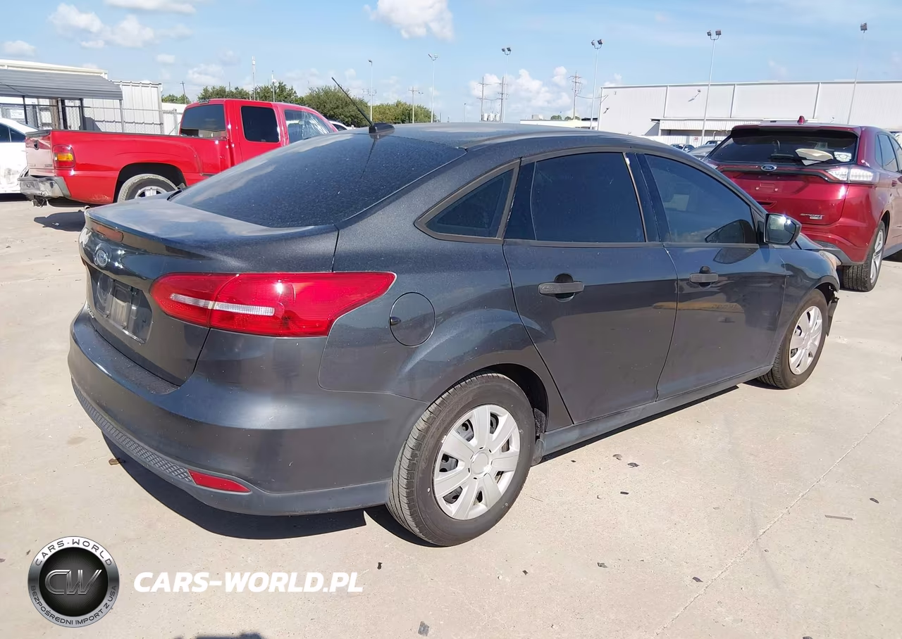 2018 Ford Focus S VIN:1FADP3E29JL216363 - 4