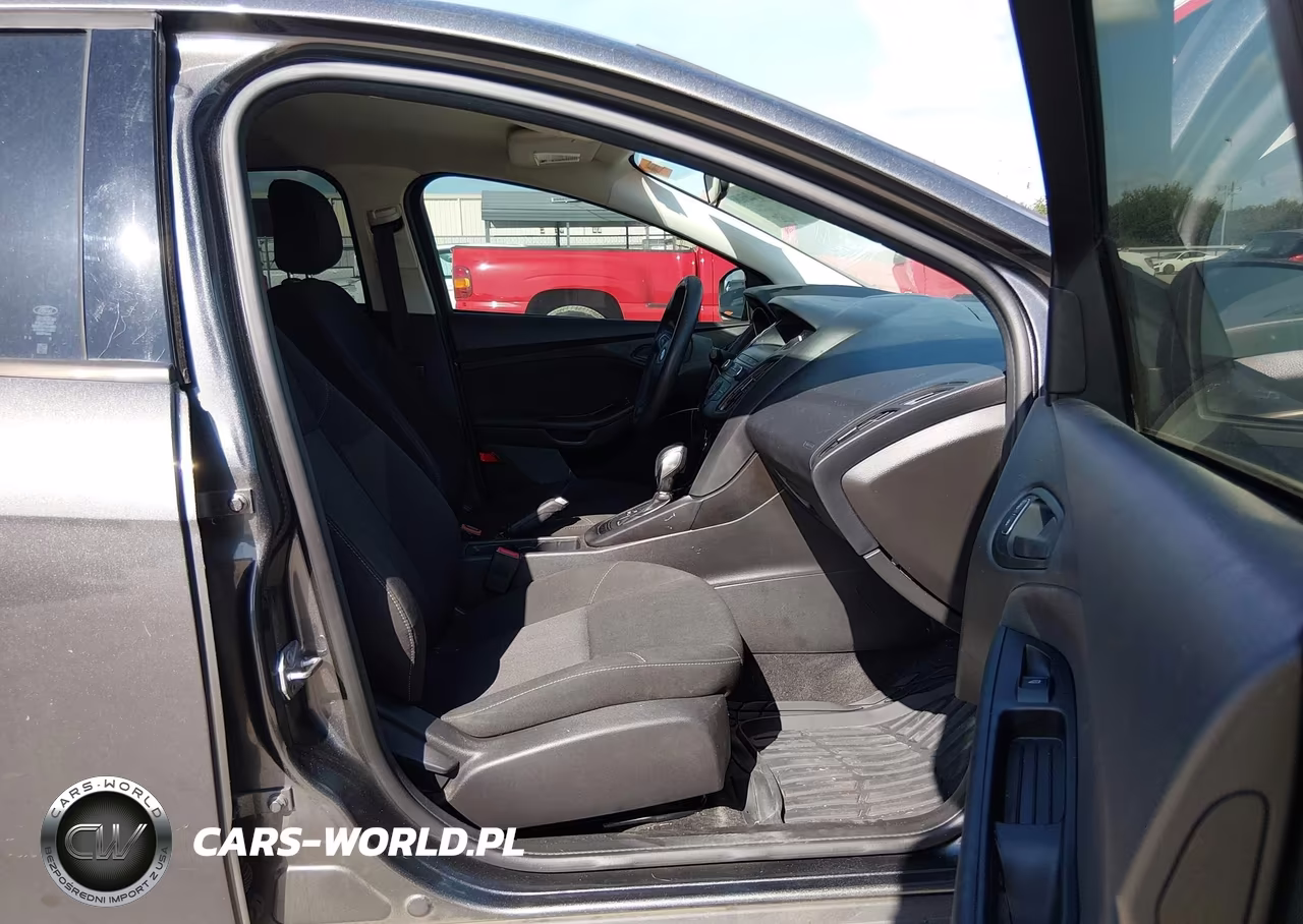 2018 Ford Focus S VIN:1FADP3E29JL216363 - 5