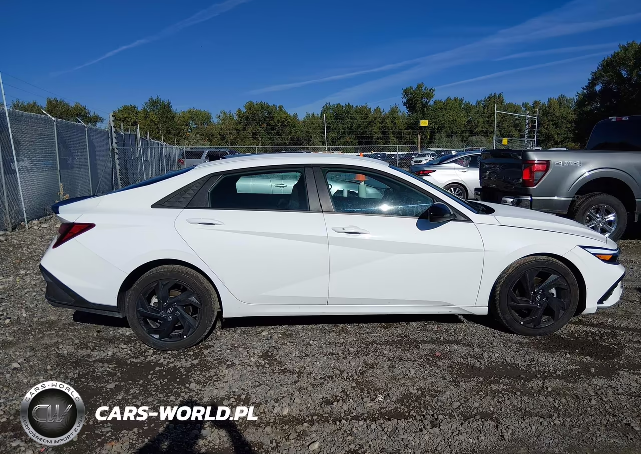 2026 Hyundai Elantra Sel Sport VIN:KMHLM4DGXTU232193 - 13