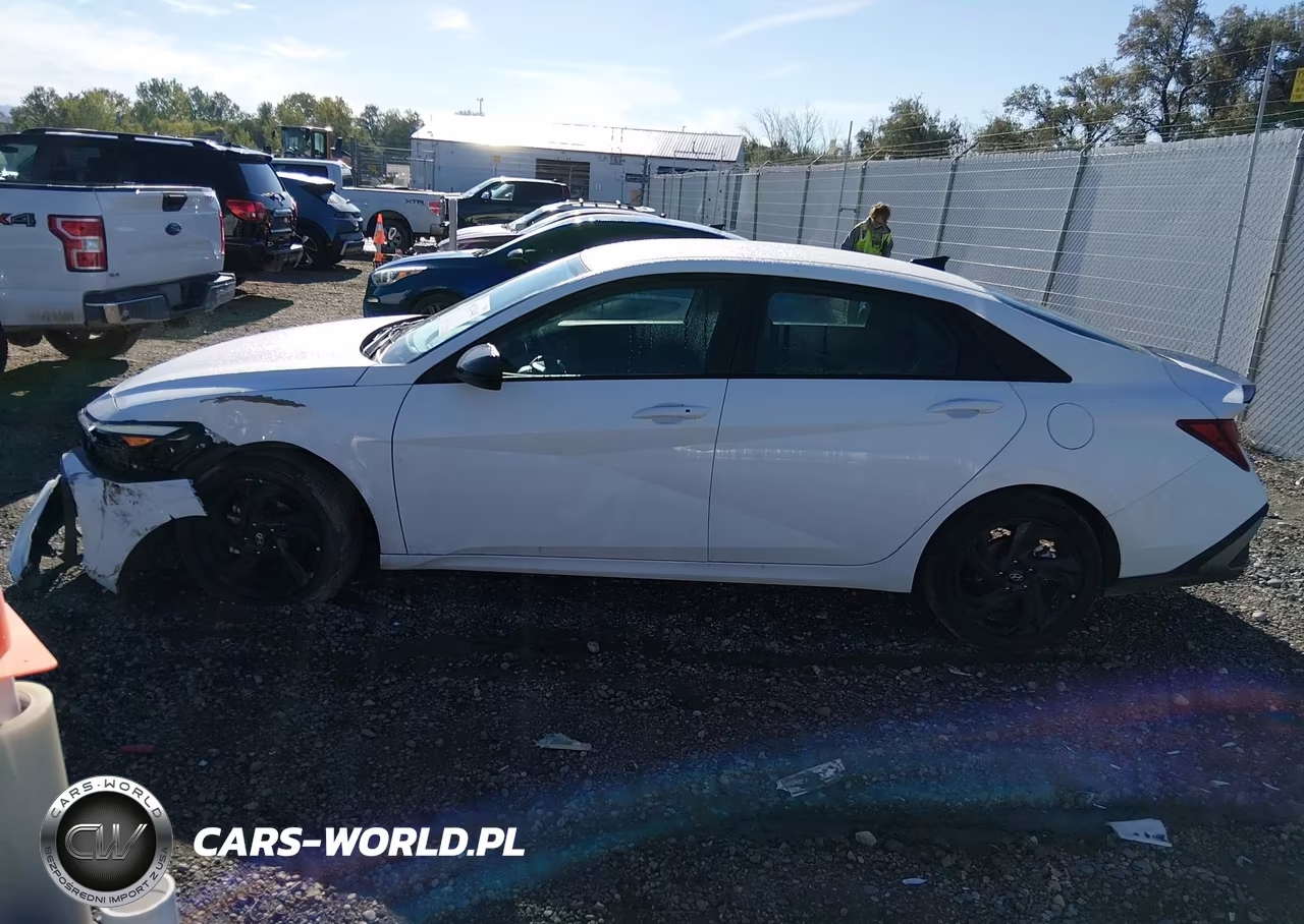 2026 Hyundai Elantra Sel Sport VIN:KMHLM4DGXTU232193 - 14