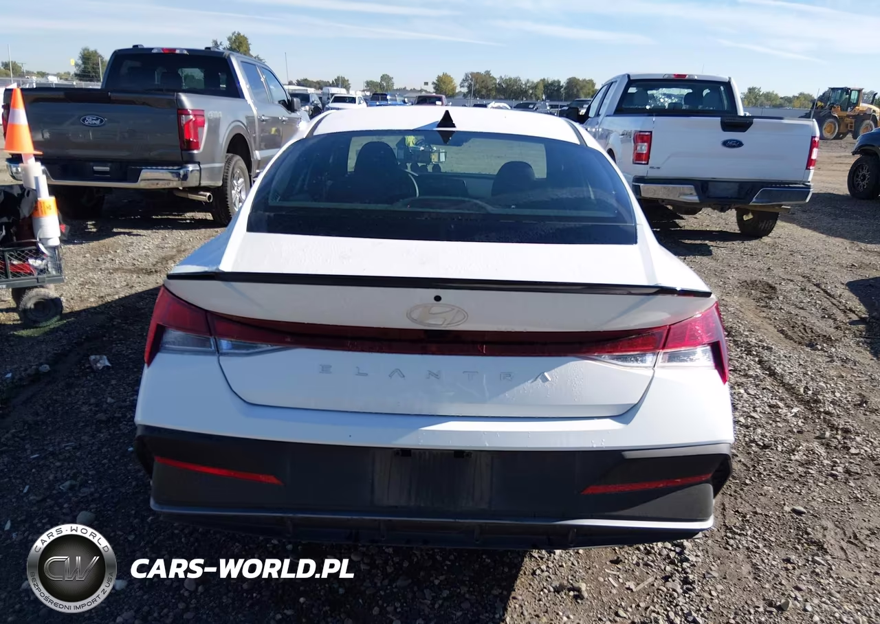 2026 Hyundai Elantra Sel Sport VIN:KMHLM4DGXTU232193 - 16