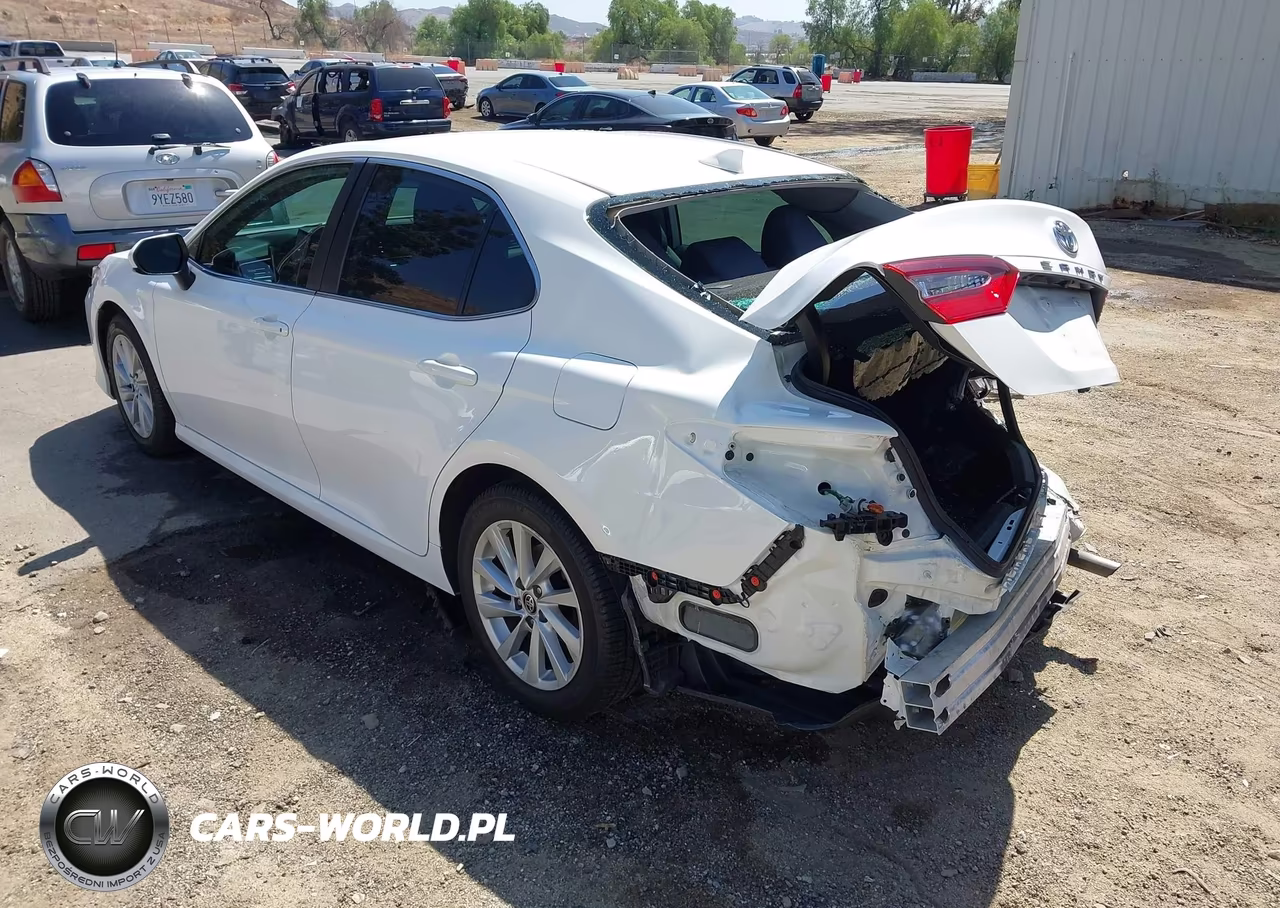 2021 Toyota Camry Le VIN:4T1C11AK2MU605955 - 3