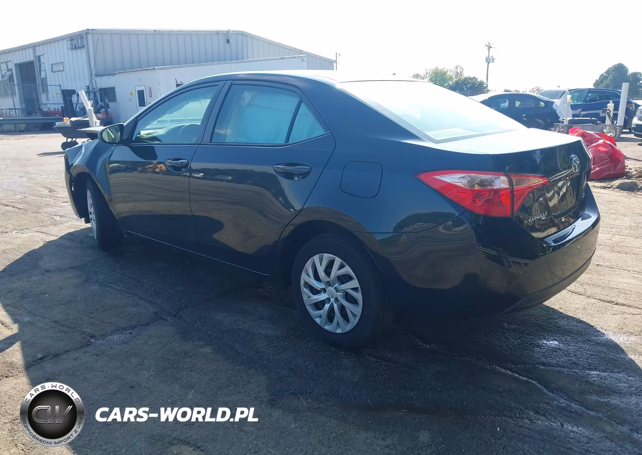 2018 Toyota Corolla Le VIN:2T1BURHE8JC108391 - 3