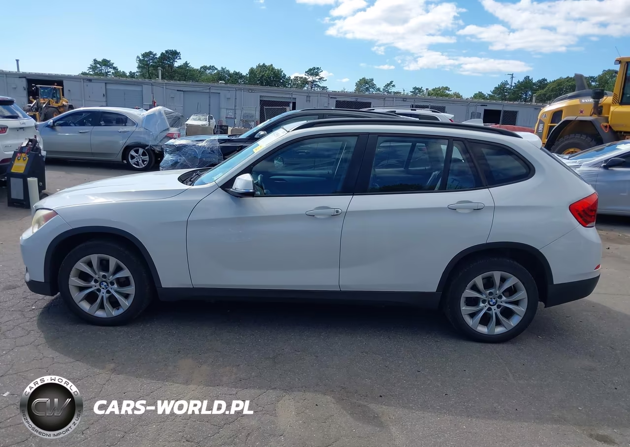 2014 BMW X1 xDrive28I VIN:WBAVL1C53EVY23880 - 14