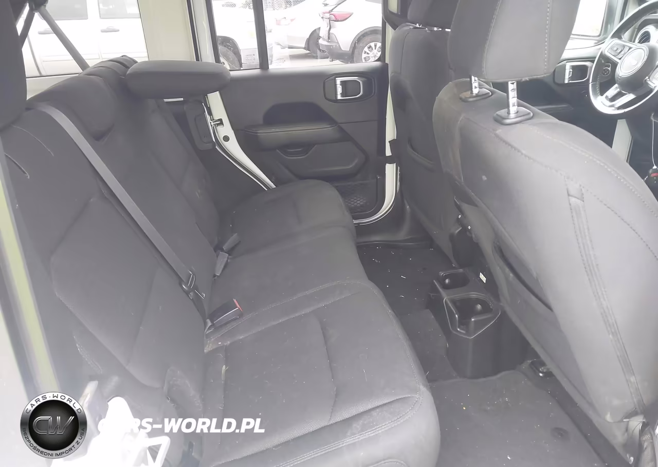 2019 Jeep Wrangler Unlimited Sahara 4X4 VIN:1C4HJXEN6KW614676 - 8