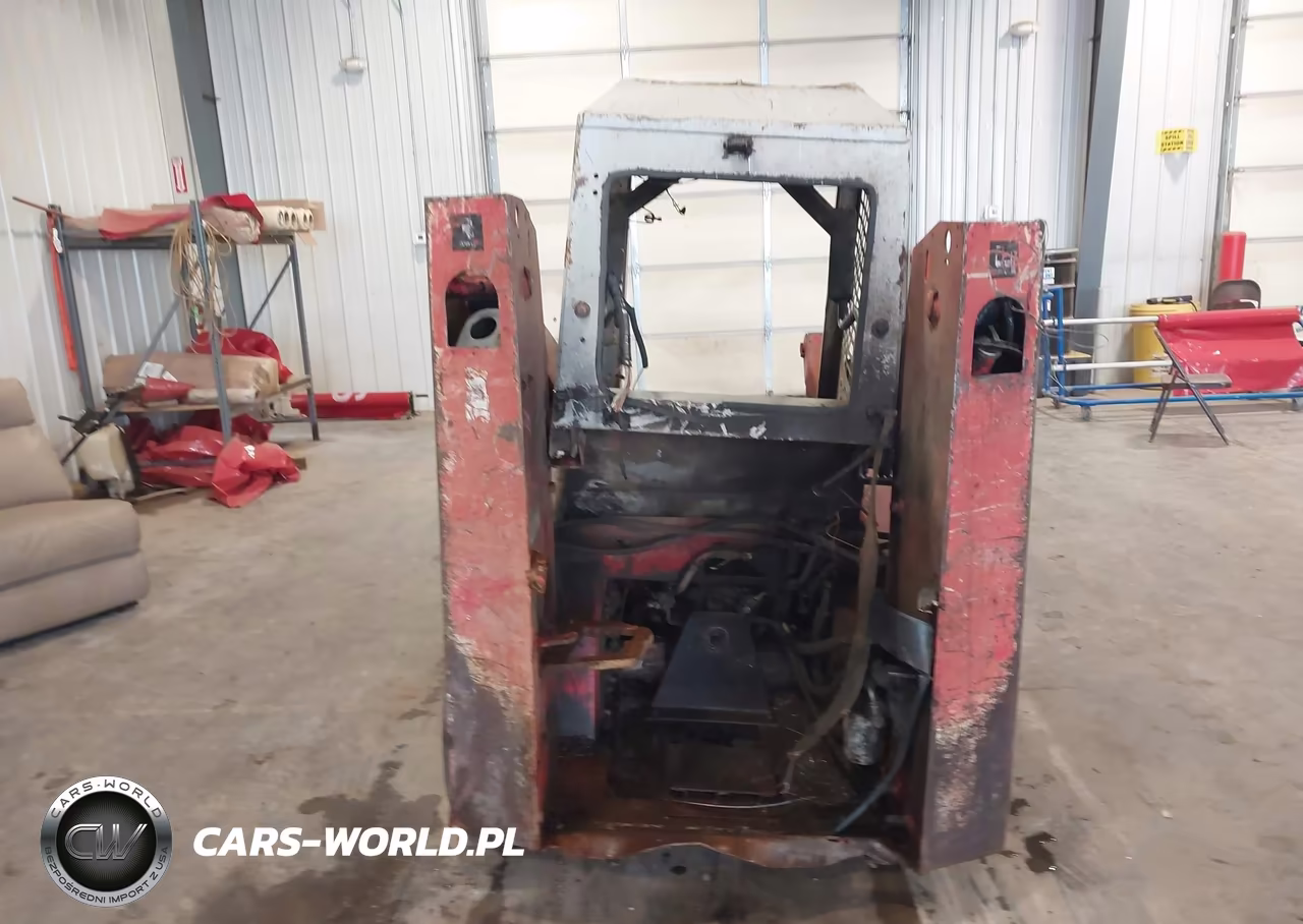 1992 Gehl 3310 Skid Loader VIN:000000000000000NA - 6