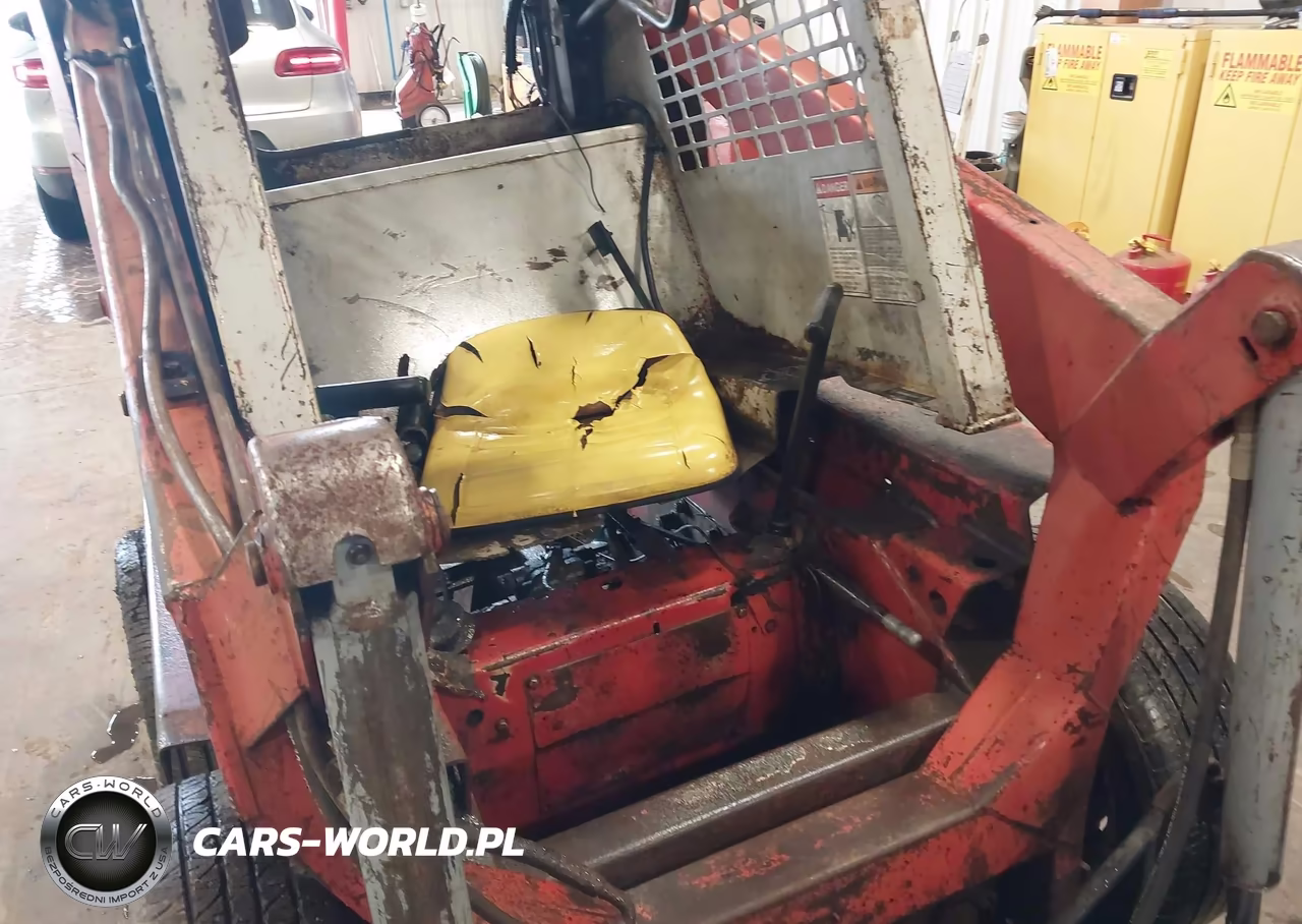 1992 Gehl 3310 Skid Loader VIN:000000000000000NA - 7