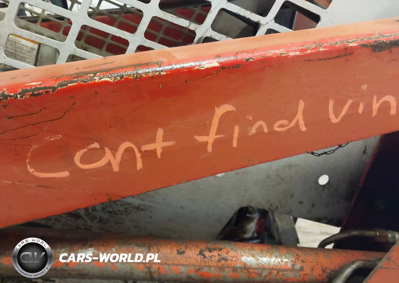 1992 Gehl 3310 Skid Loader VIN:000000000000000NA - 9