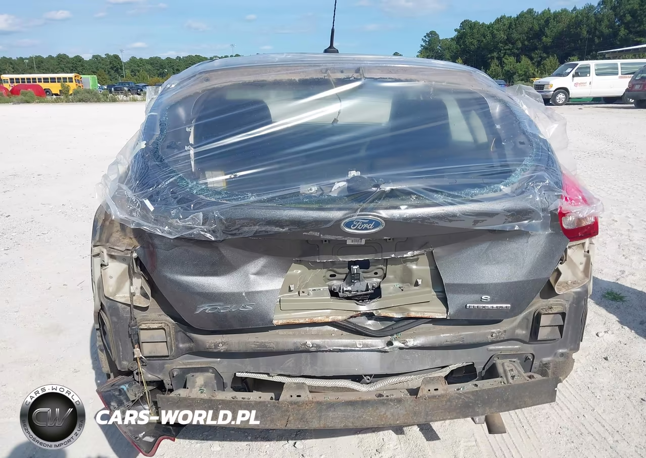 2015 Ford Focus Se VIN:1FADP3K21FL241995 - 6