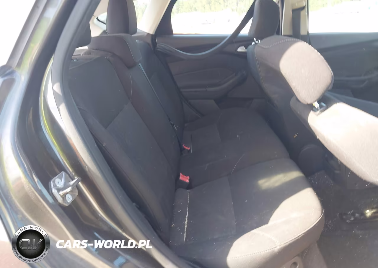 2015 Ford Focus Se VIN:1FADP3K21FL241995 - 8