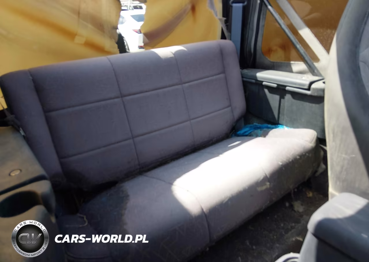 2002 Jeep Wrangler Sport VIN:1J4FA49SX2P759701 - 8
