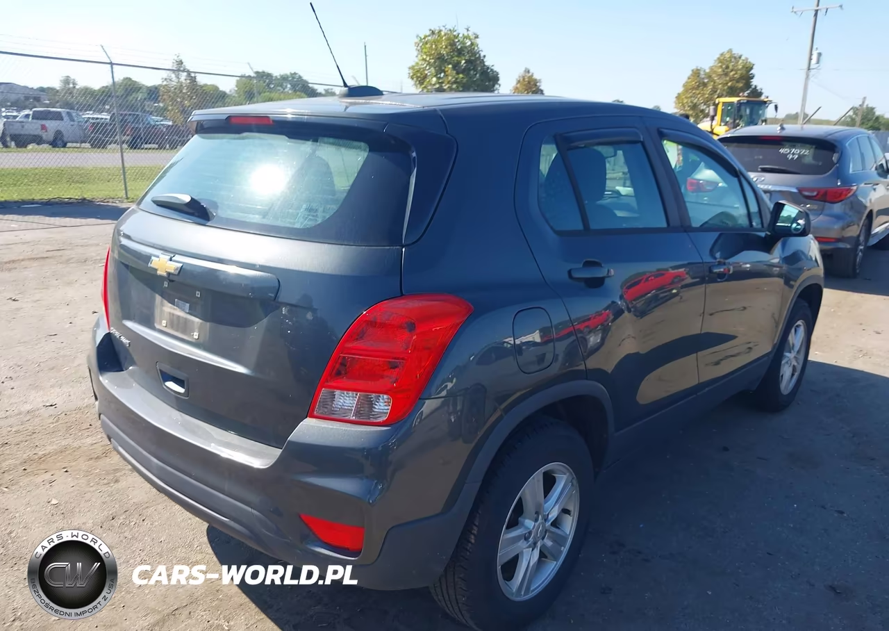2019 Chevrolet Trax Ls VIN:3GNCJNSB4KL368023 - 4