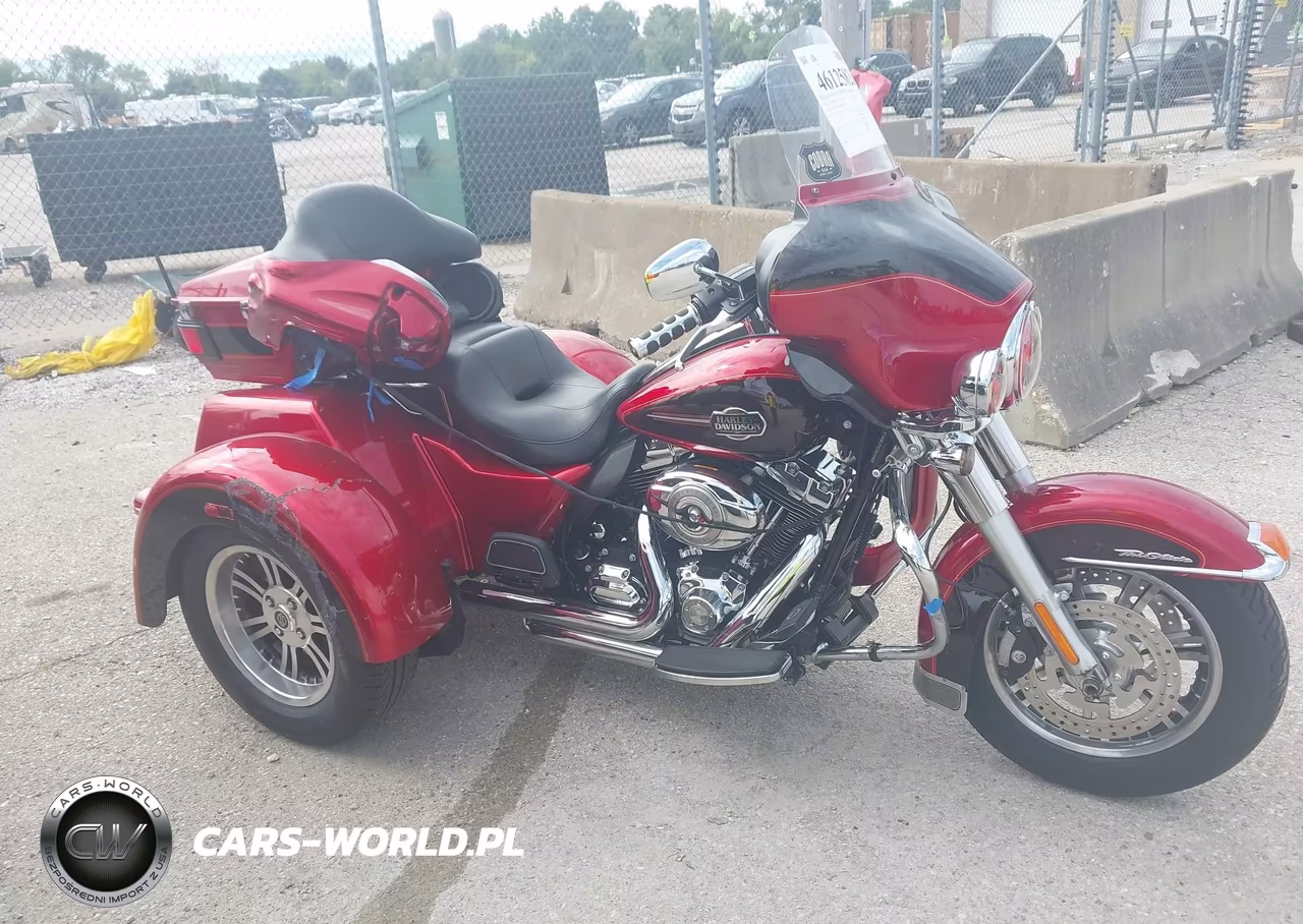 2012 Harley-Davidson Flhtcutg Tri Glide Ultra Classic VIN:1HD1MAM19CB853506 - 12
