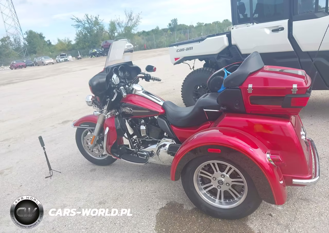 2012 Harley-Davidson Flhtcutg Tri Glide Ultra Classic VIN:1HD1MAM19CB853506 - 13
