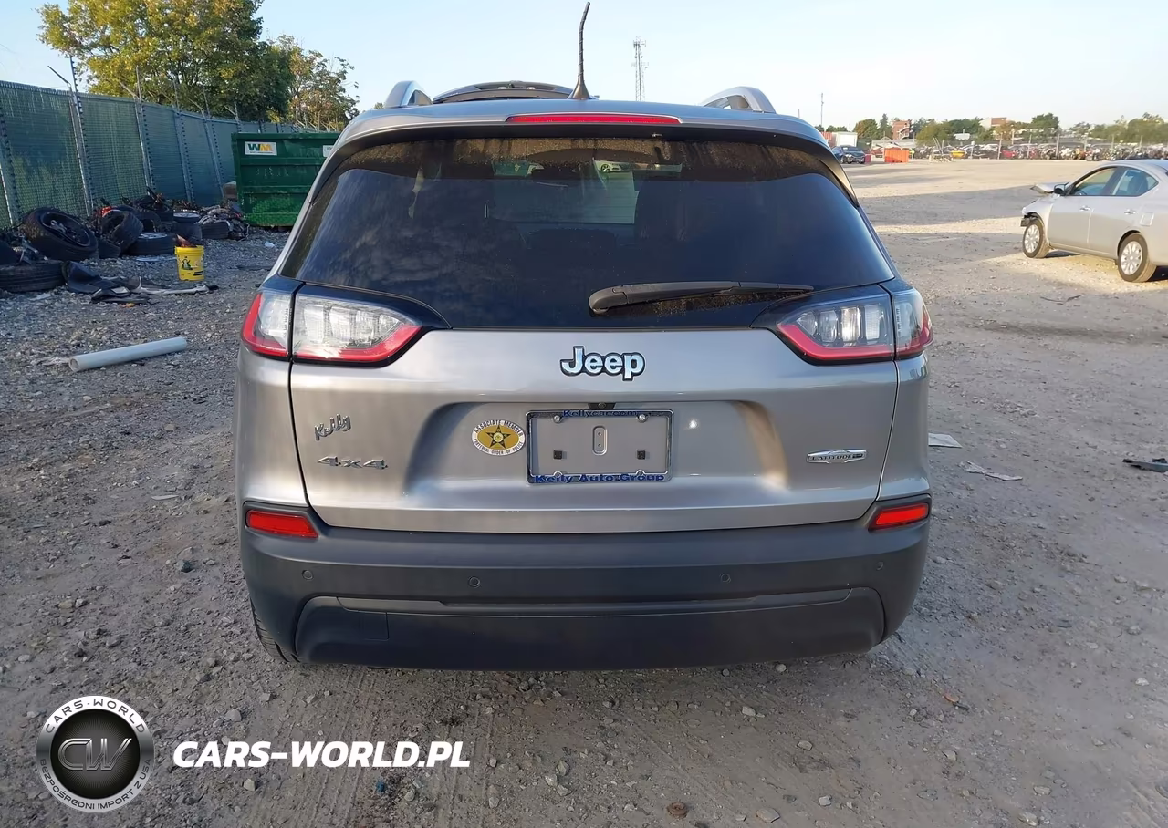 2021 Jeep Cherokee Latitude Plus 4X4 VIN:1C4PJMLB0MD109508 - 16