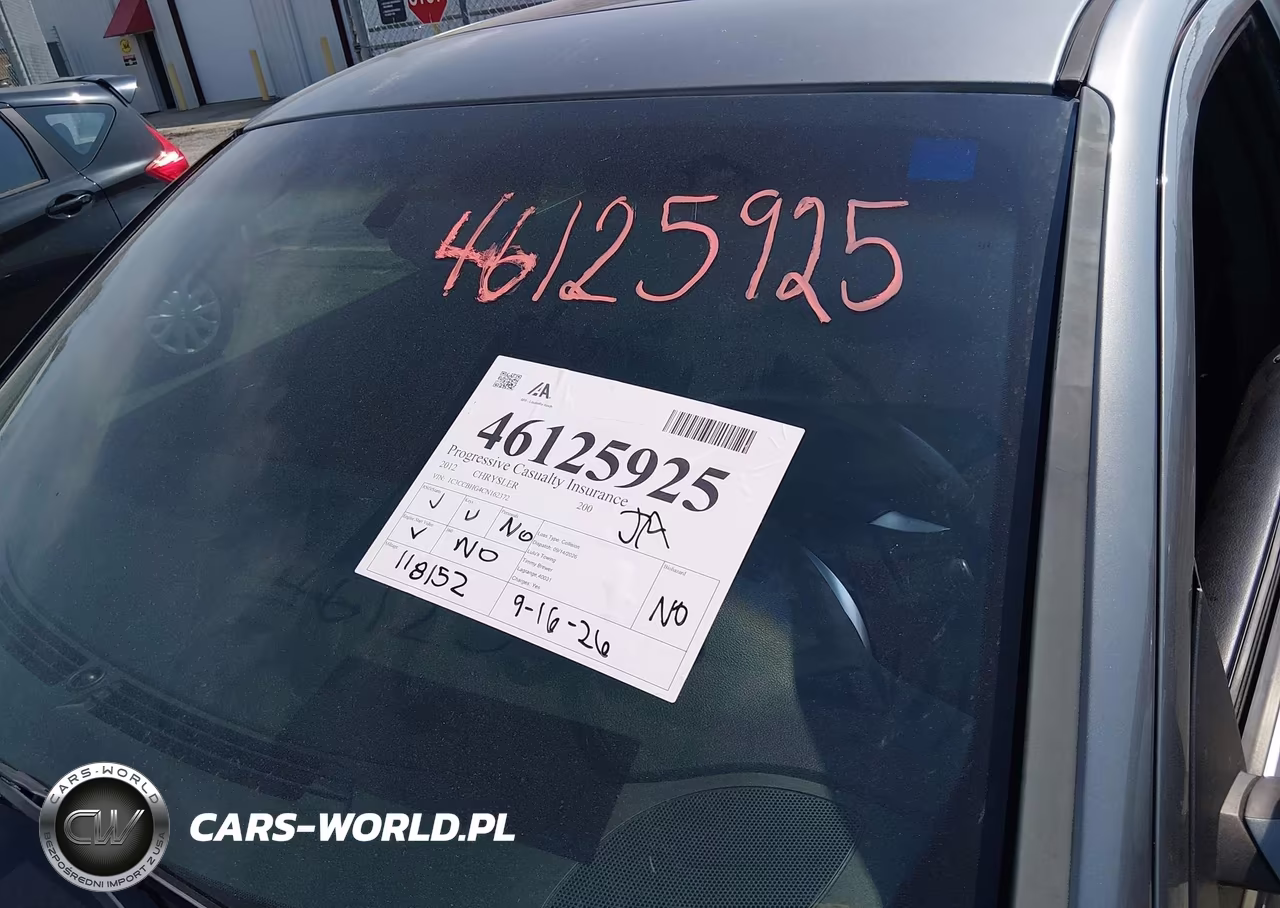 2012 Chrysler 200 S VIN:1C3CCBHG4CN162372 - 17