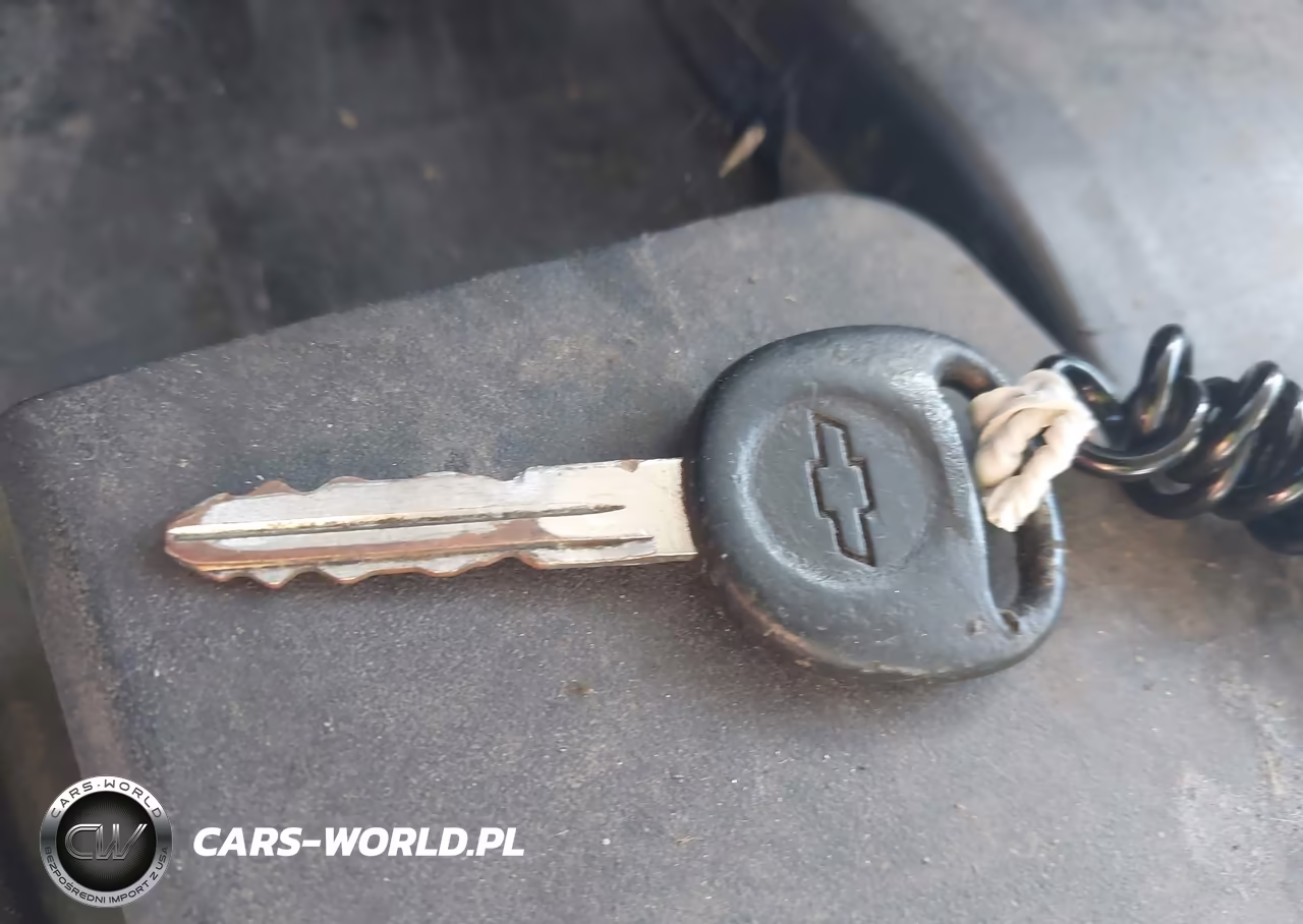 2006 Chevrolet Express Cutaway Work Van VIN:1GBJG31U761275570 - 10