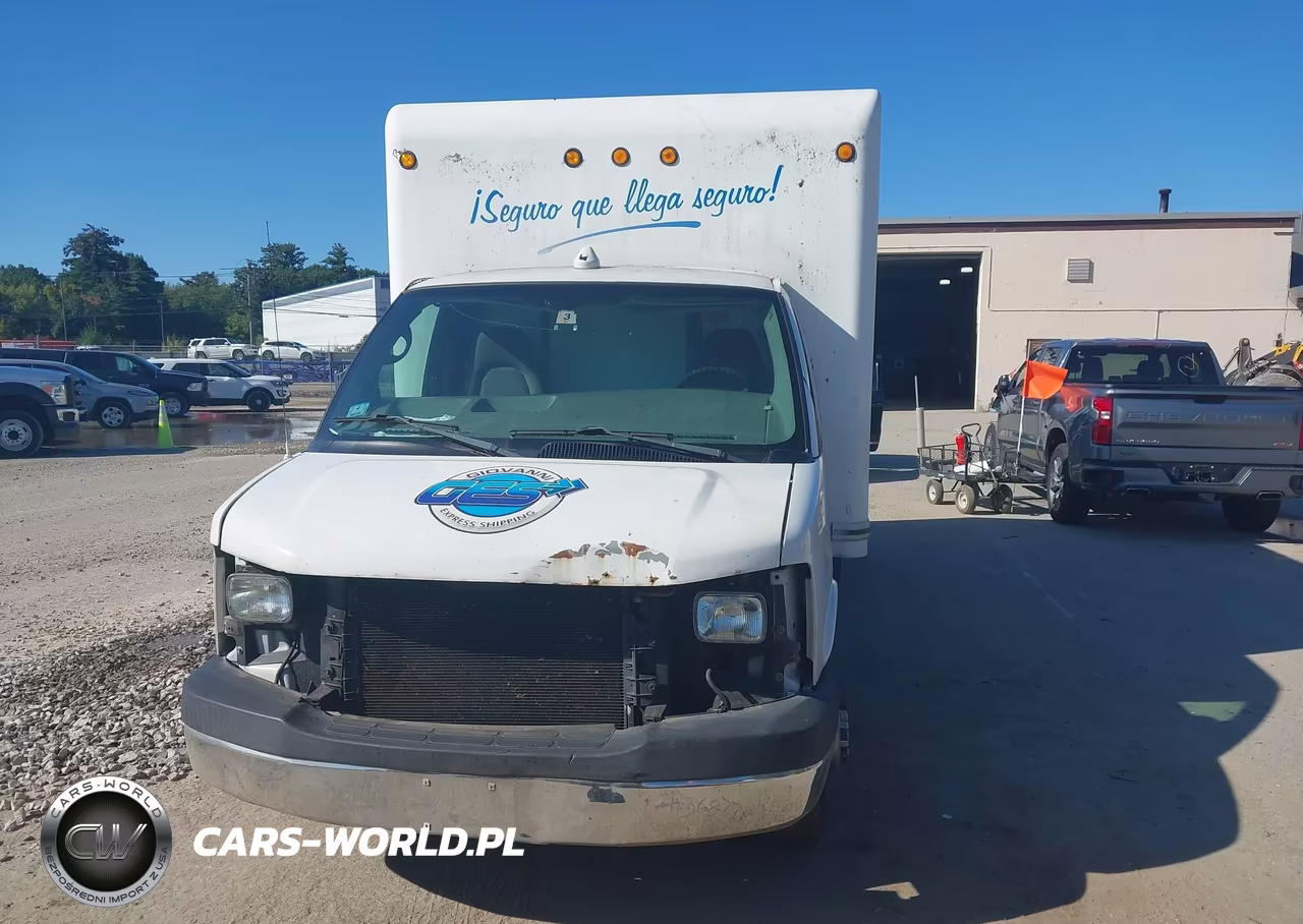 2006 Chevrolet Express Cutaway Work Van VIN:1GBJG31U761275570 - 12