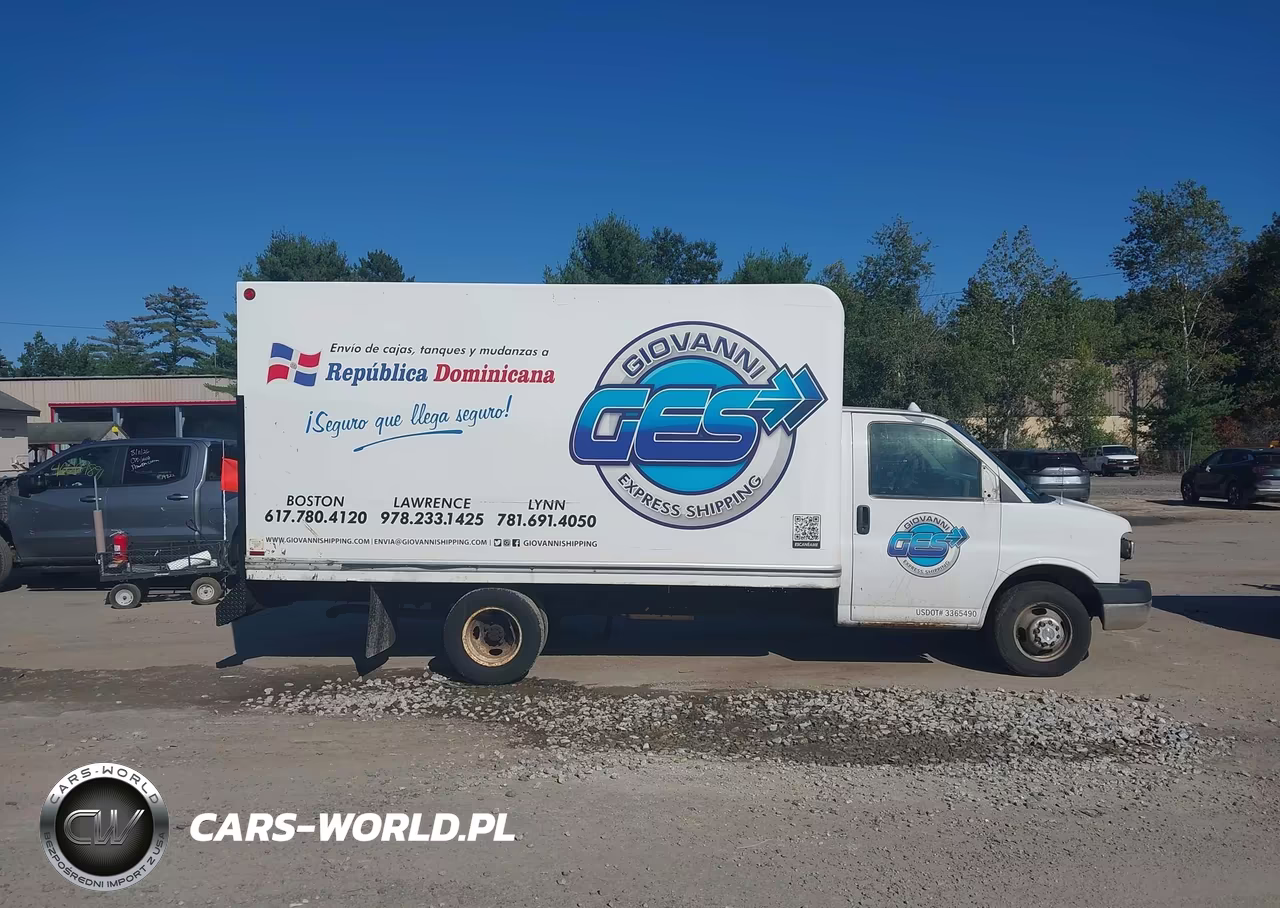 2006 Chevrolet Express Cutaway Work Van VIN:1GBJG31U761275570 - 13