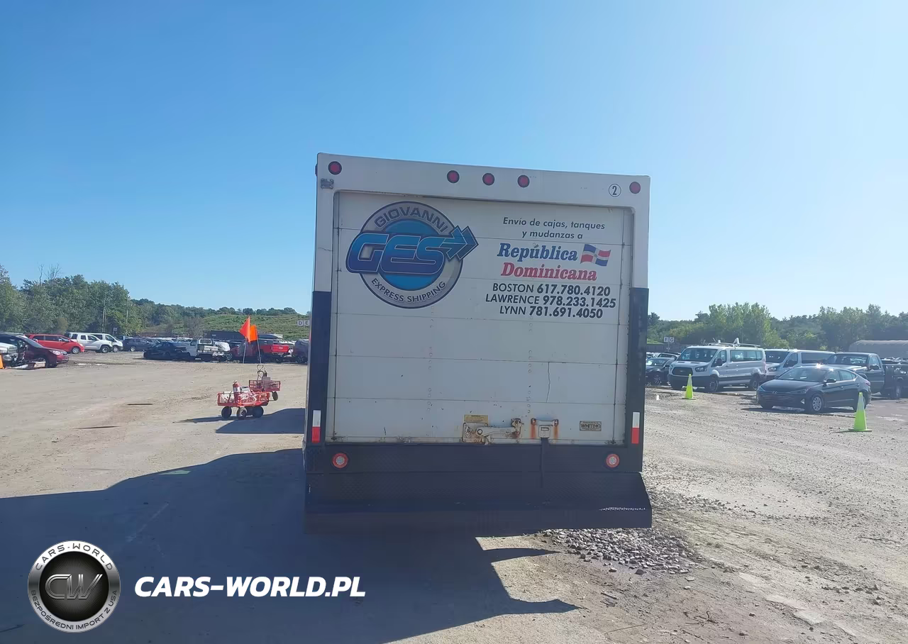 2006 Chevrolet Express Cutaway Work Van VIN:1GBJG31U761275570 - 15
