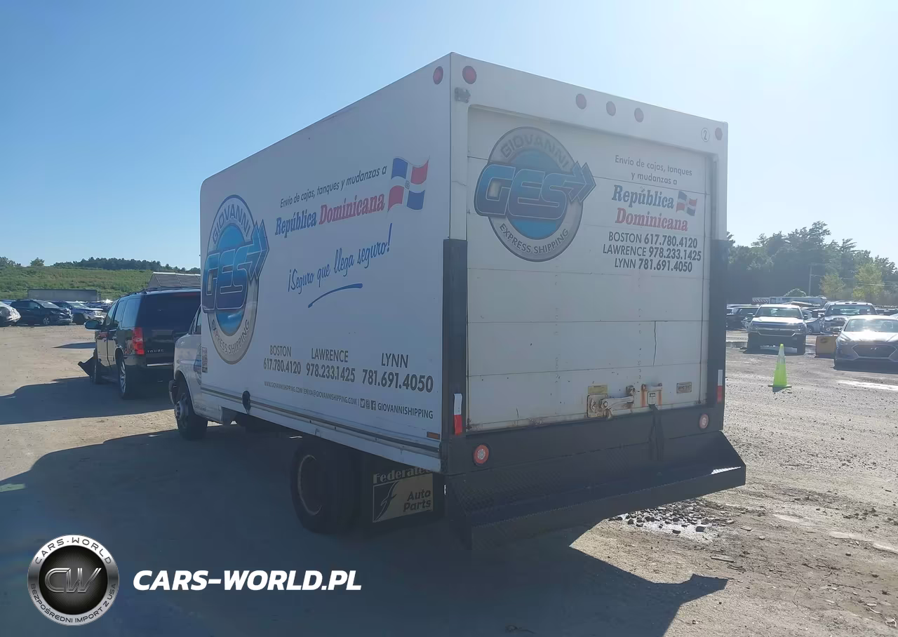 2006 Chevrolet Express Cutaway Work Van VIN:1GBJG31U761275570 - 3