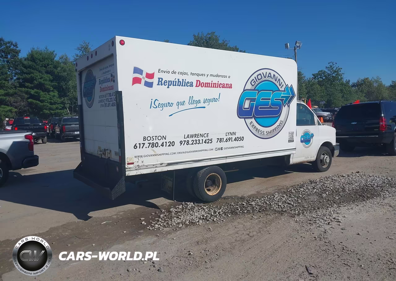 2006 Chevrolet Express Cutaway Work Van VIN:1GBJG31U761275570 - 4