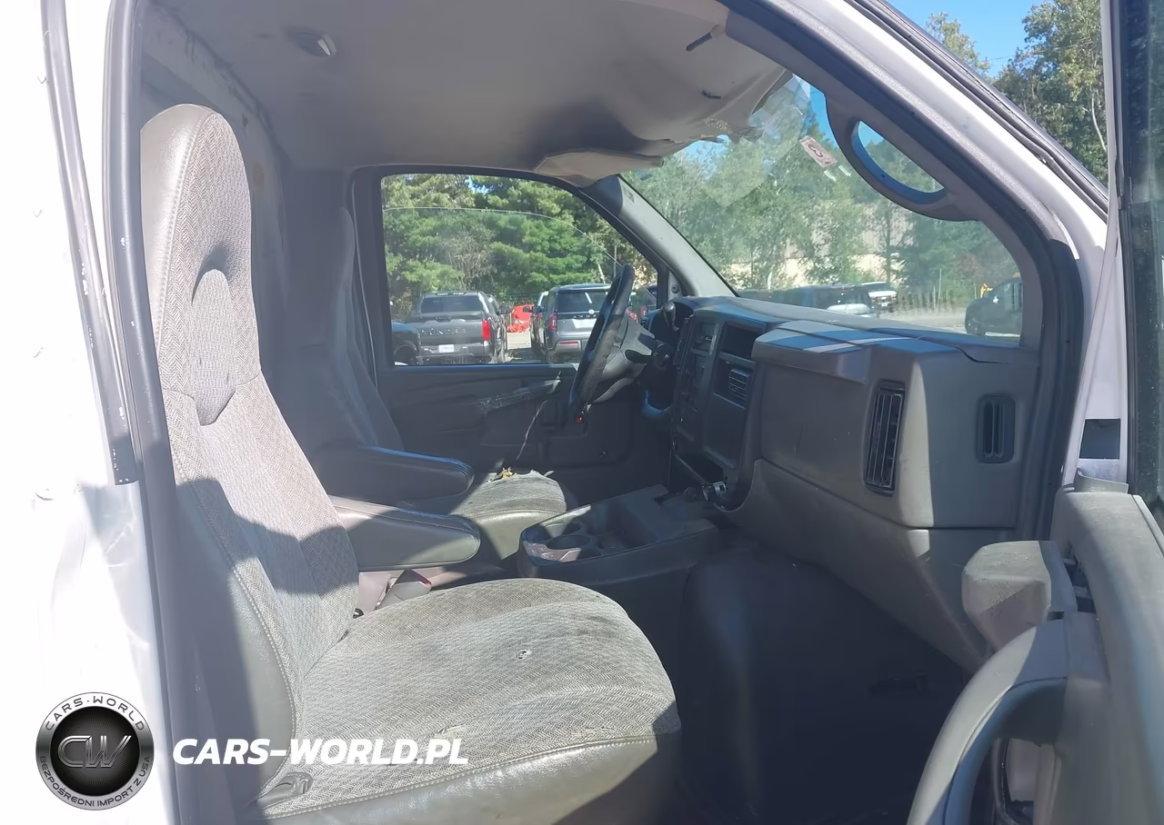 2006 Chevrolet Express Cutaway Work Van VIN:1GBJG31U761275570 - 7