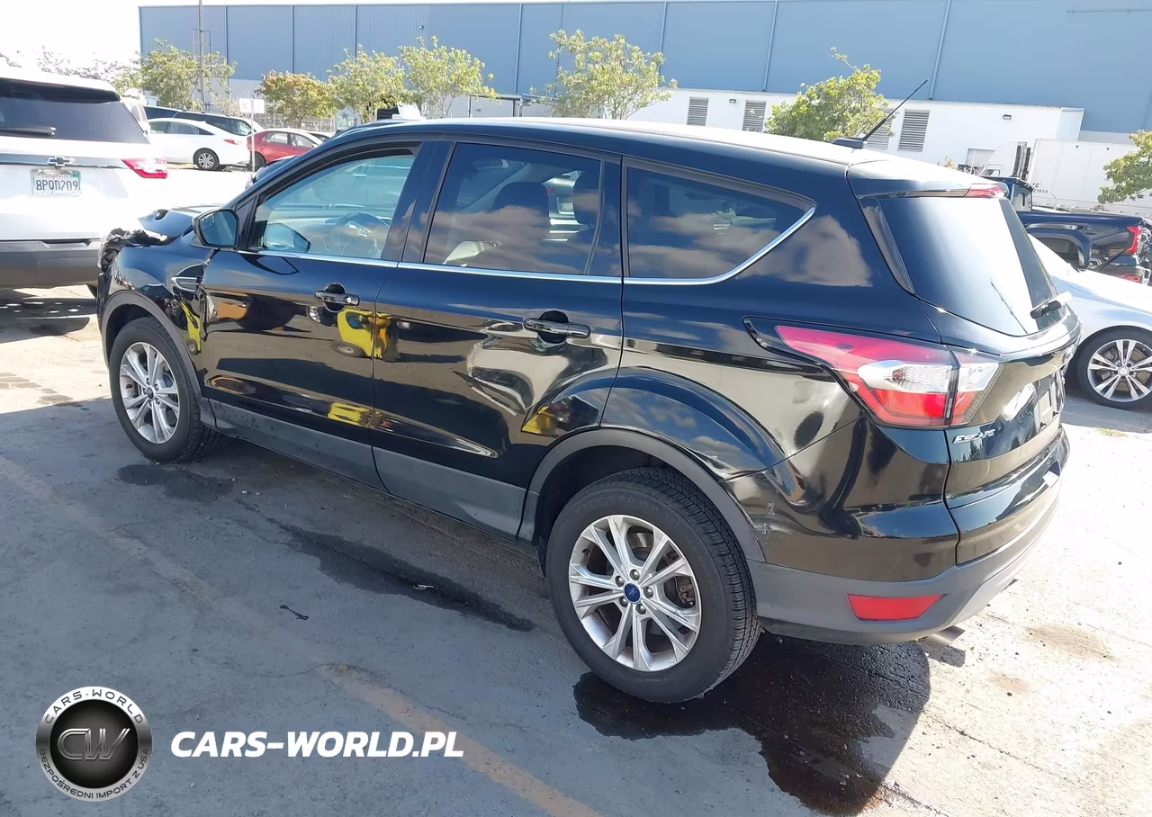 2017 Ford Escape Se VIN:1FMCU0G92HUC96810 - 3