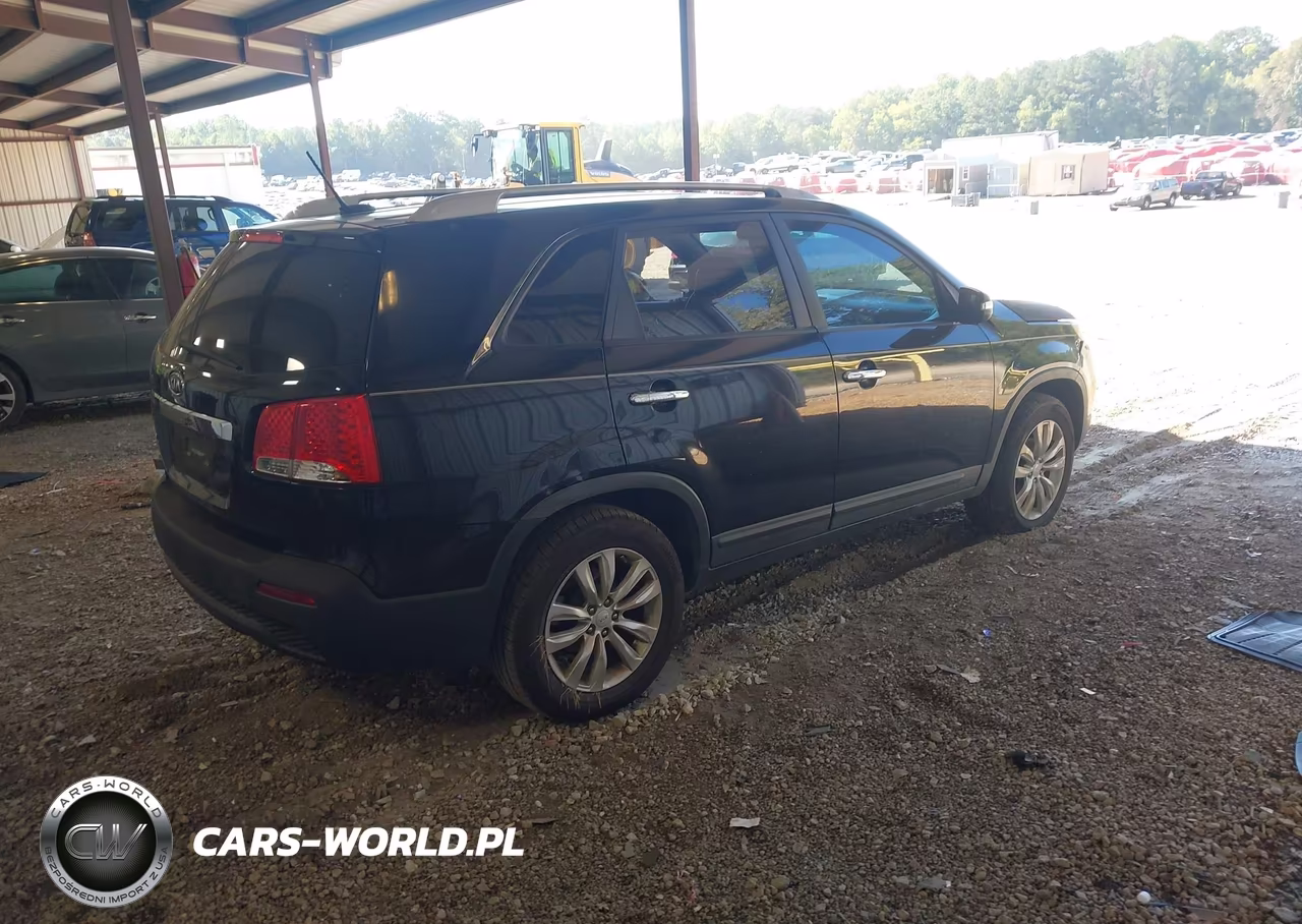 2011 Kia Sorento Lx V6 VIN:5XYKT4A25BG102141 - 4