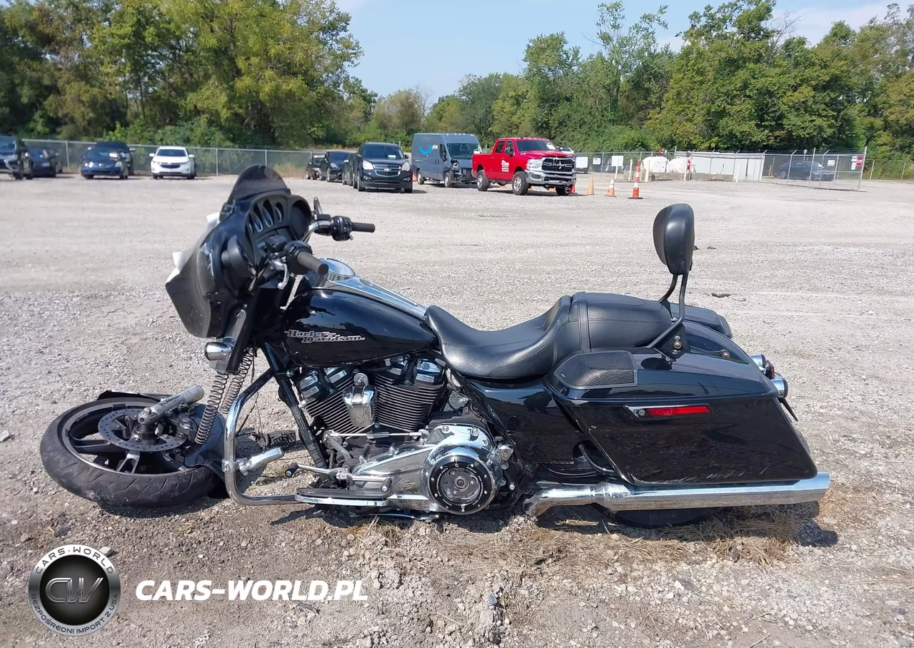 2018 Harley-Davidson Flhx Street Glide VIN:1HD1KBC12JB673178 - 13