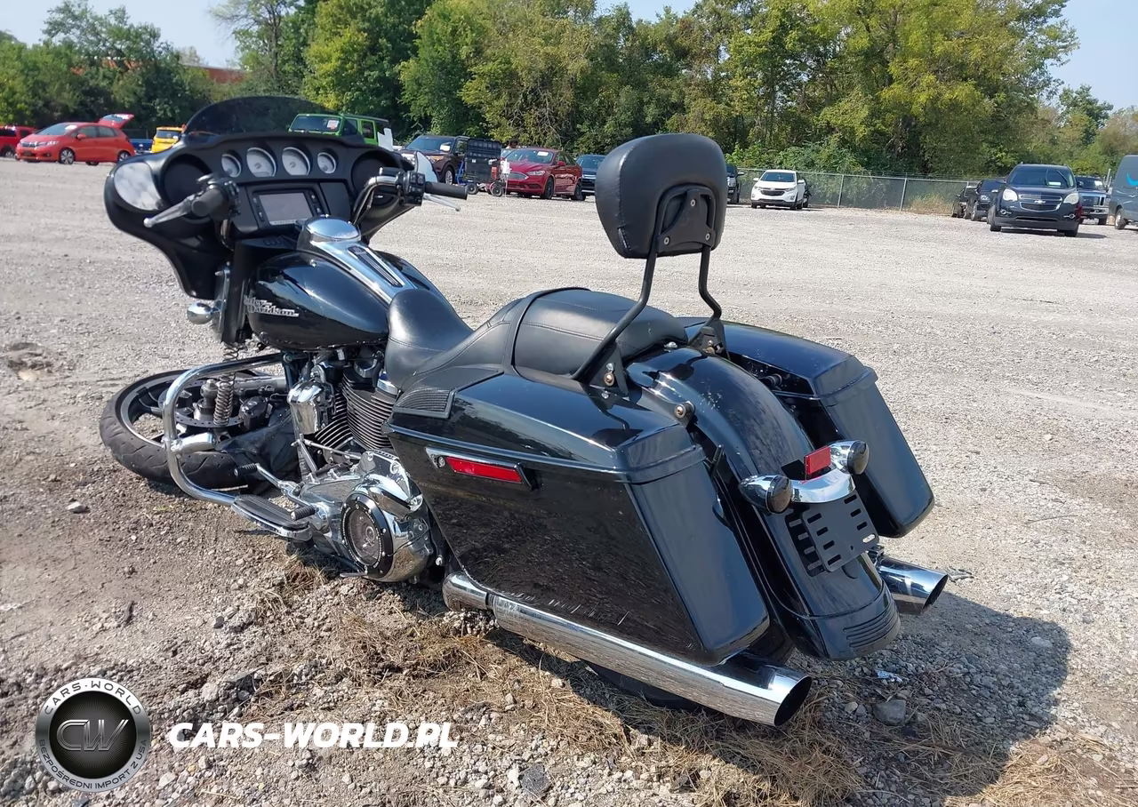 2018 Harley-Davidson Flhx Street Glide VIN:1HD1KBC12JB673178 - 3