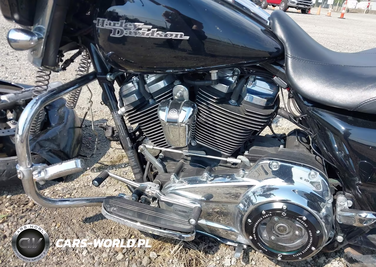 2018 Harley-Davidson Flhx Street Glide VIN:1HD1KBC12JB673178 - 9