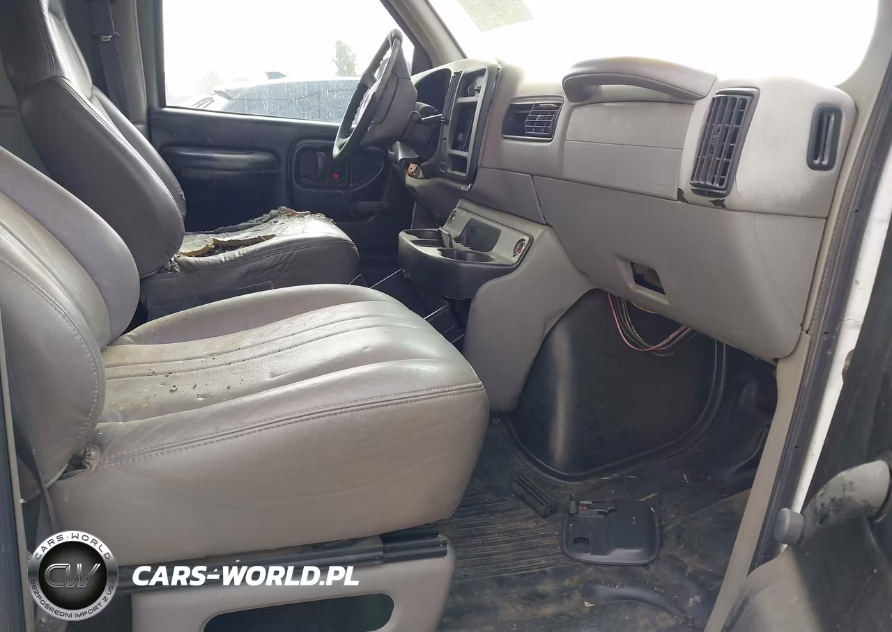 2001 Chevrolet Express VIN:1GCFG15W411181060 - 5