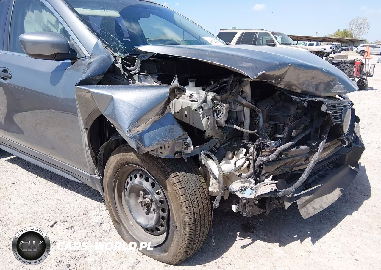2018 Nissan Rogue S VIN:KNMAT2MTXJP561889 - 19
