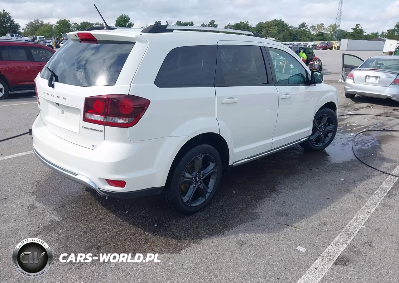 2018 Dodge Journey Crossroad Awd VIN:3C4PDDGG3JT371011 - 4