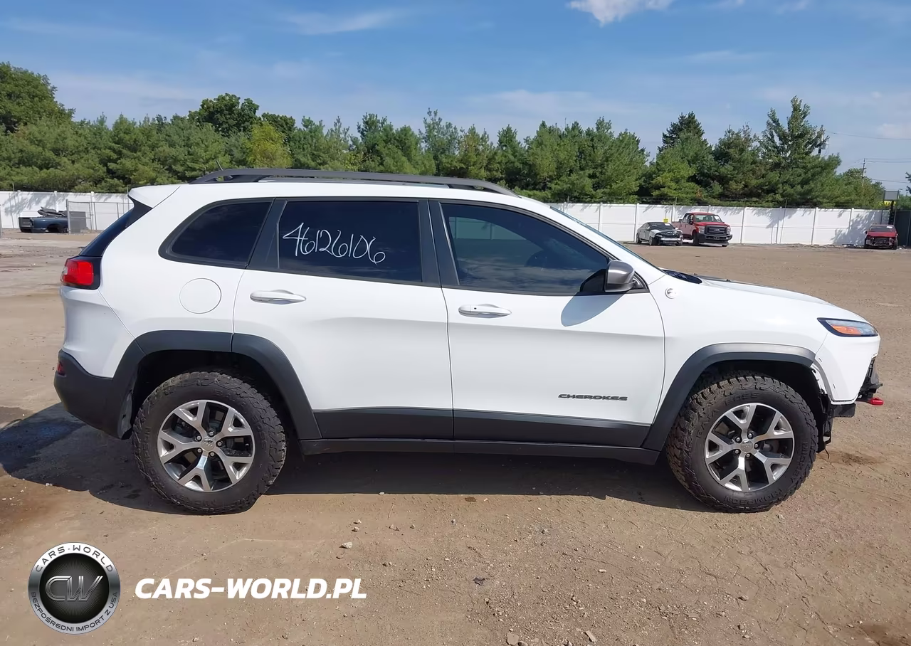 2015 Jeep Cherokee Trailhawk VIN:1C4PJMBB3FW746644 - 14