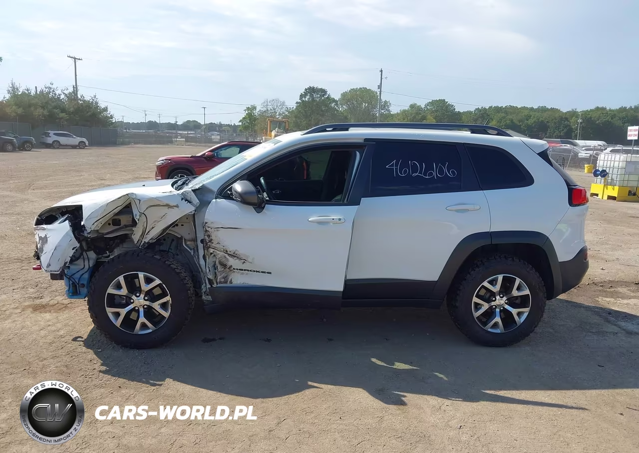 2015 Jeep Cherokee Trailhawk VIN:1C4PJMBB3FW746644 - 15