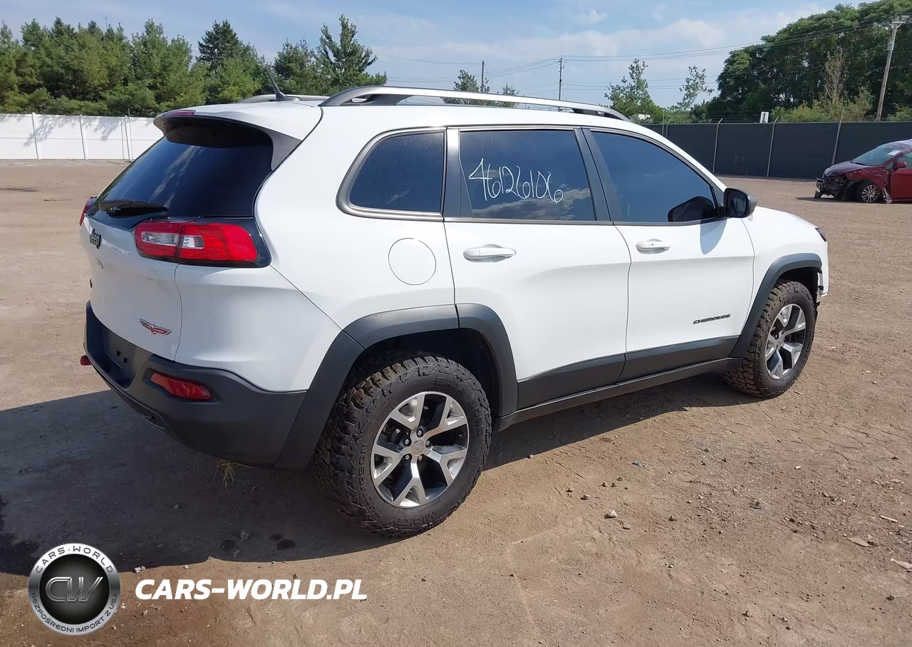 2015 Jeep Cherokee Trailhawk VIN:1C4PJMBB3FW746644 - 4