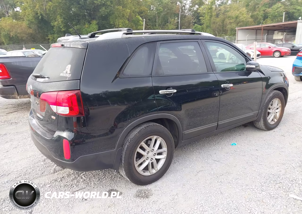 2015 Kia Sorento Lx VIN:5XYKT4A66FG659360 - 4
