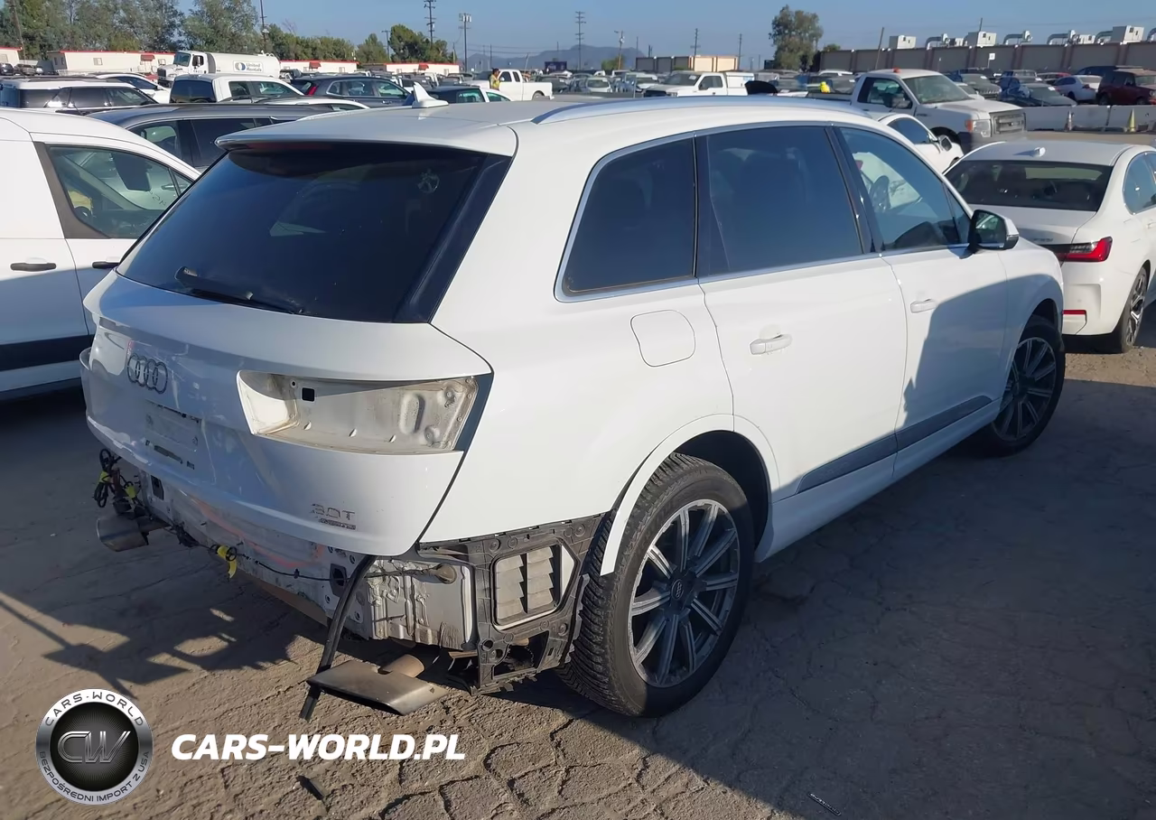 2017 Audi Q7 3.0T Premium VIN:WA1LAAF73HD000593 - 4