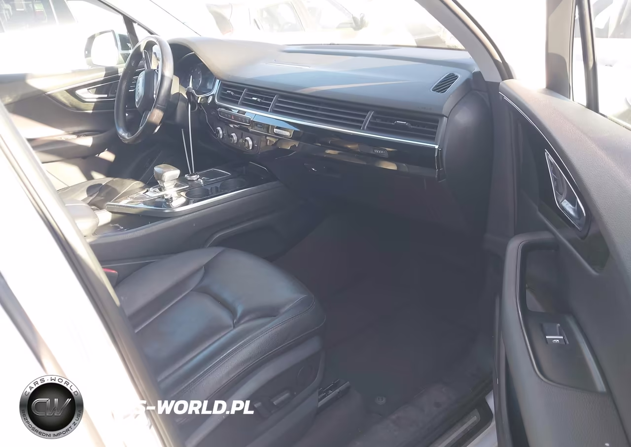 2017 Audi Q7 3.0T Premium VIN:WA1LAAF73HD000593 - 5