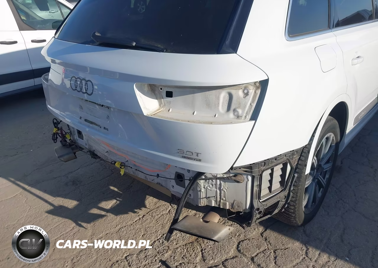 2017 Audi Q7 3.0T Premium VIN:WA1LAAF73HD000593 - 6