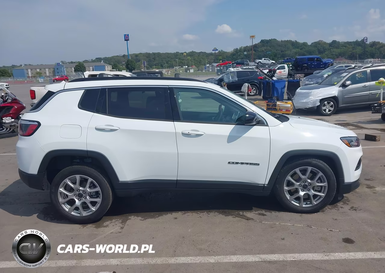2025 Jeep Compass Latitude 4X4 VIN:3C4NJDBNXST515466 - 13