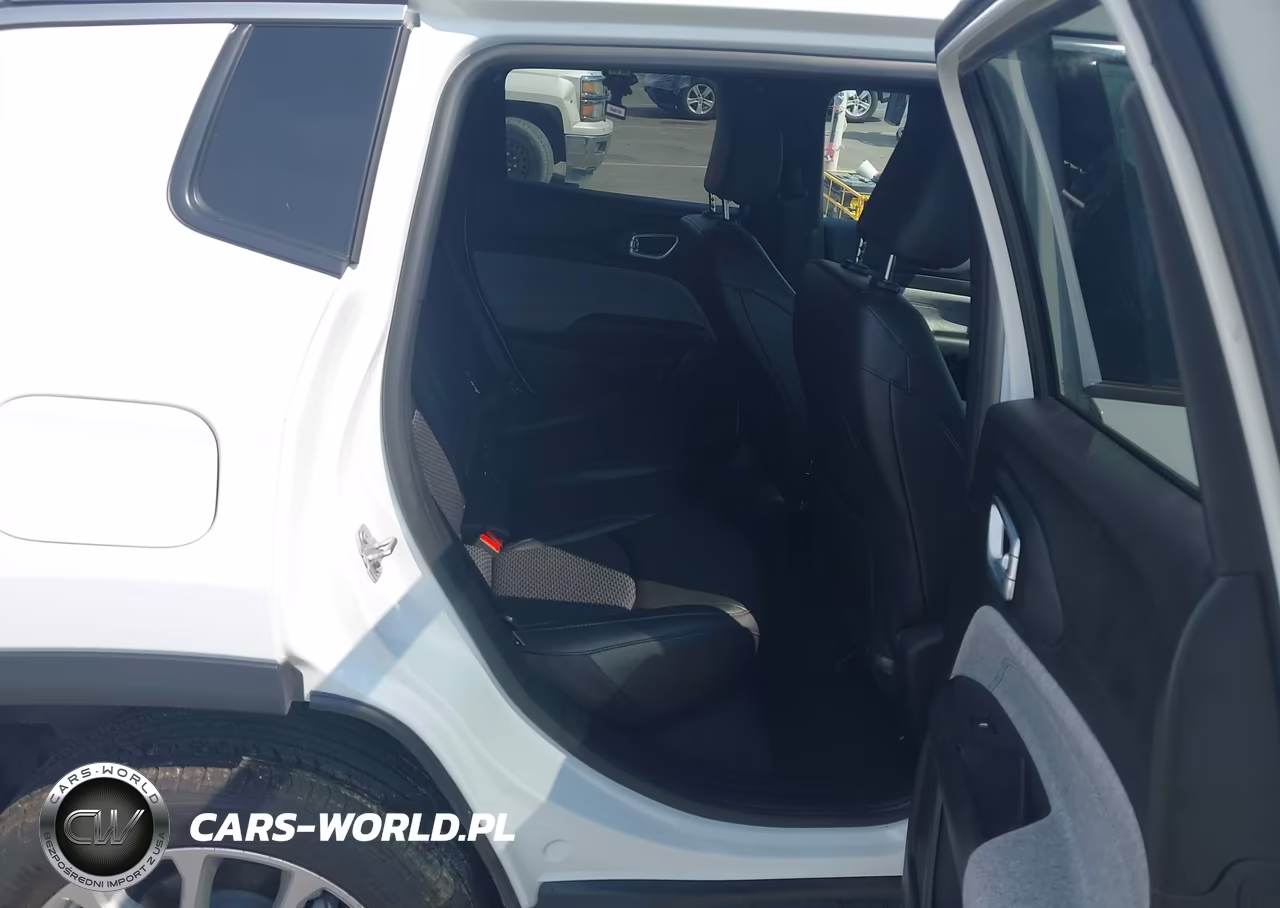 2025 Jeep Compass Latitude 4X4 VIN:3C4NJDBNXST515466 - 8