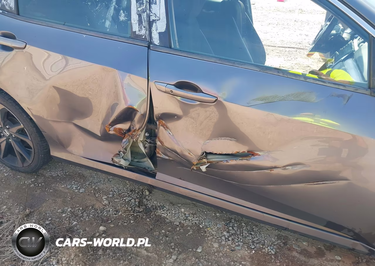 2019 Honda Civic Sport VIN:19XFC2F89KE006156 - 17