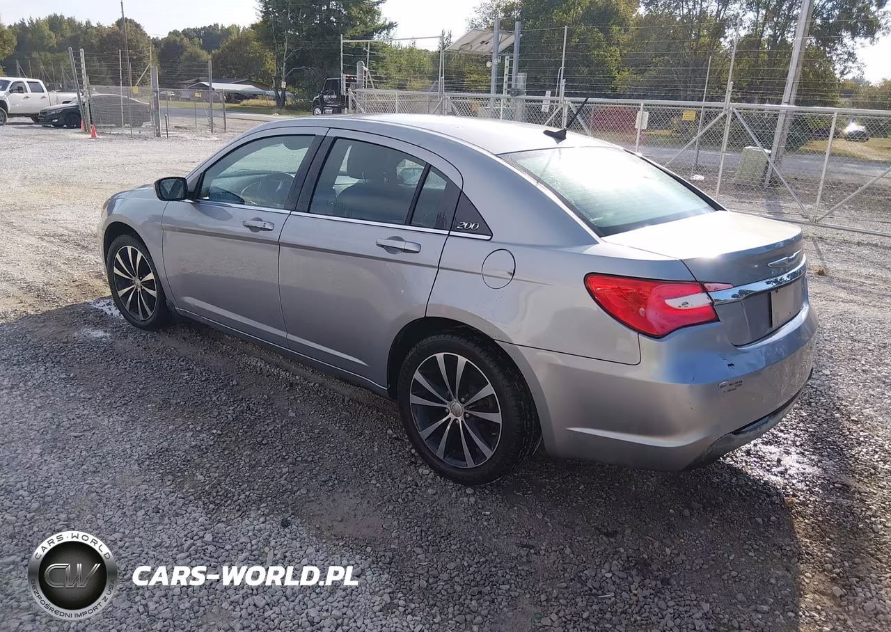2014 Chrysler 200 Touring VIN:1C3CCBBB6EN178587 - 3