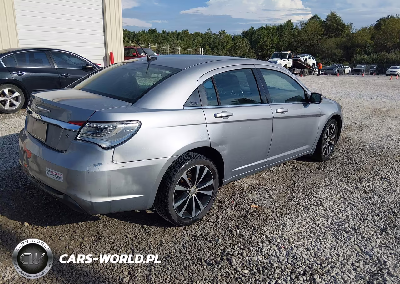 2014 Chrysler 200 Touring VIN:1C3CCBBB6EN178587 - 4