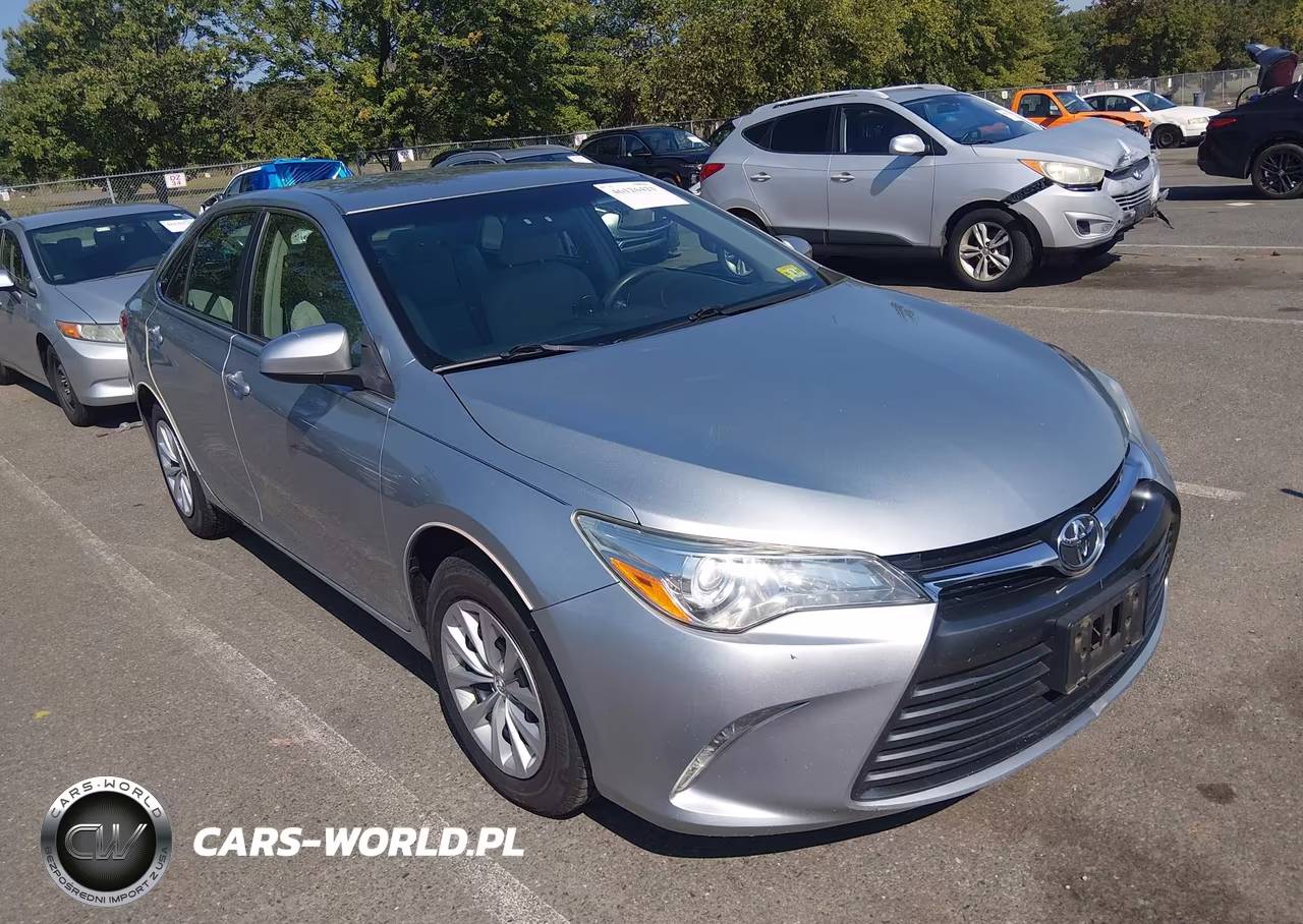 2015 Toyota Camry Le – zdjęcie 1 z 15