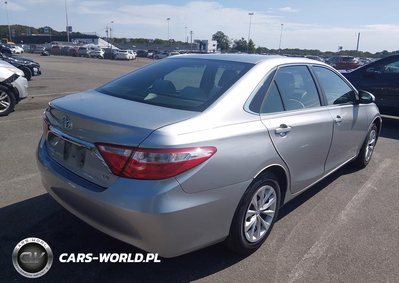 2015 Toyota Camry Le VIN:4T4BF1FK8FR467451 - 4